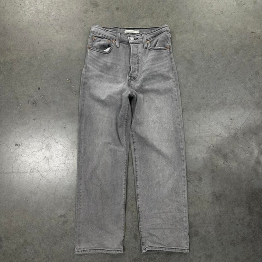 *SOLD* light wash Grey Levi high-waisted ribcage straight ankle jeans Size 27x28